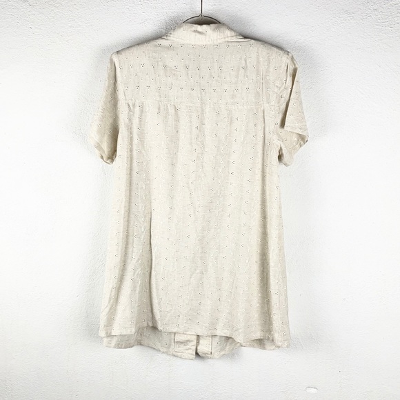 ANNOUNCEMENTS MATERNITY | 🤰Eyelet Fabric Button-Up Shirt w/Shoulder Pads - Picture 2 of 6